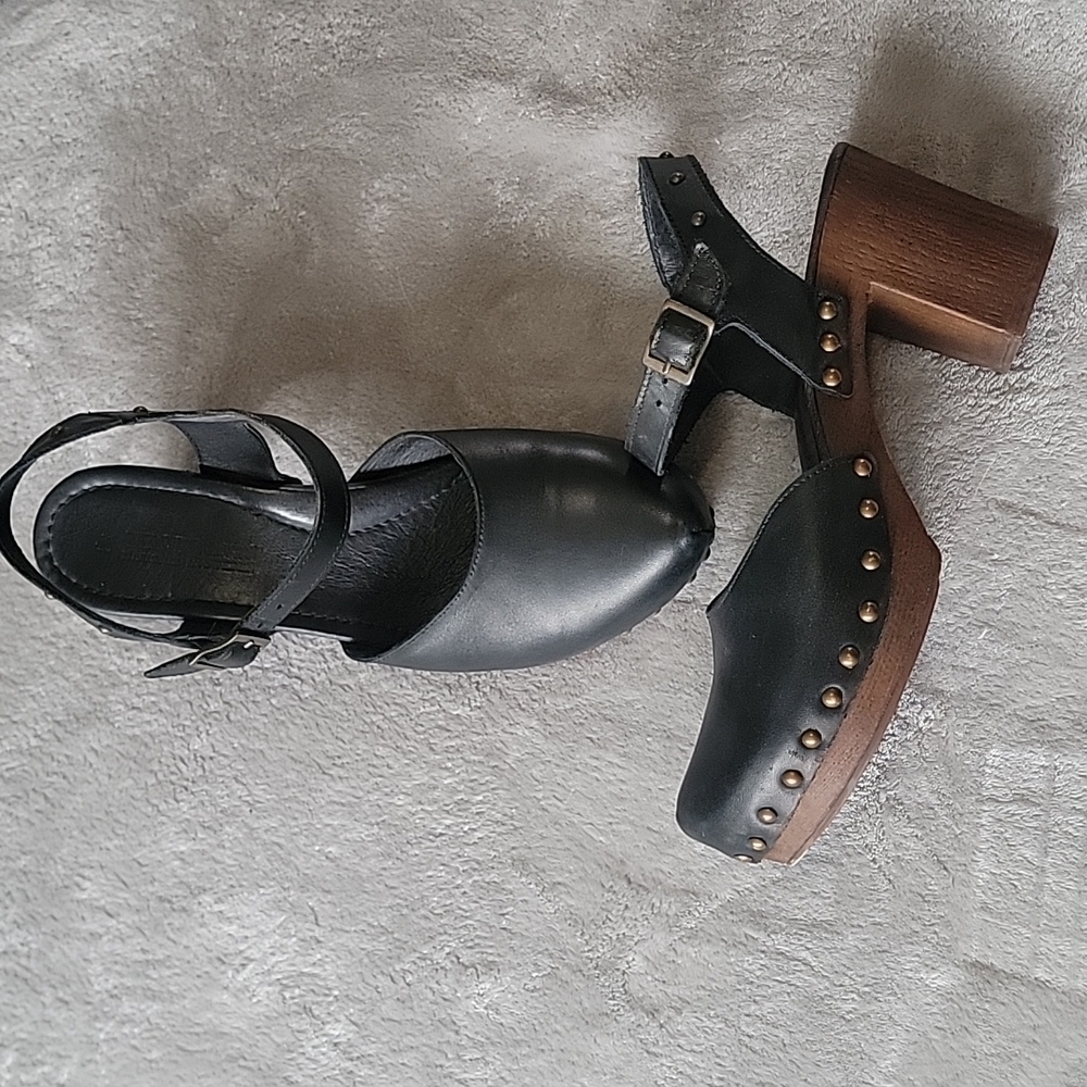 Clog sandals